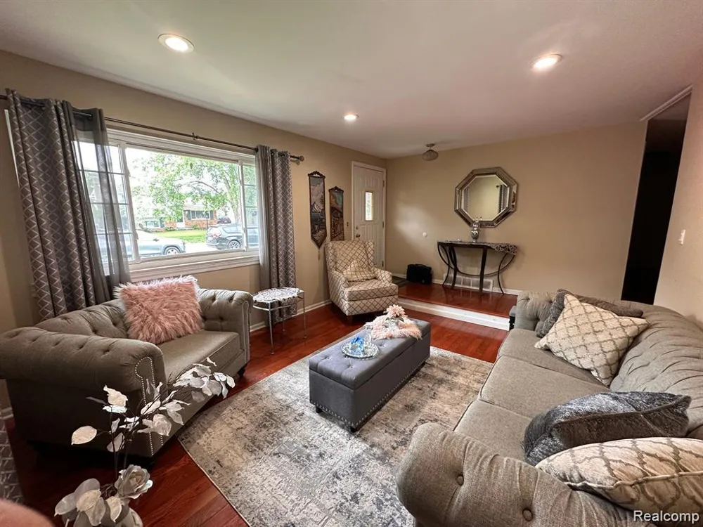 39752 Edmundton Drive Canton Charter Township, MI 48187