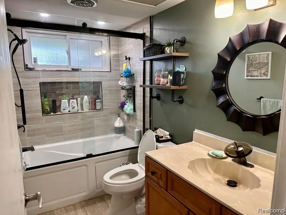 39752 Edmundton Drive Canton Charter Township, MI 48187