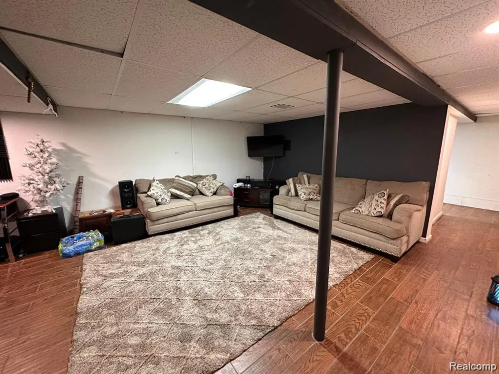 39752 Edmundton Drive Canton Charter Township, MI 48187