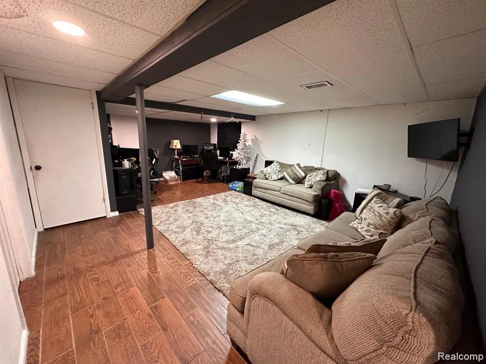 39752 Edmundton Drive Canton Charter Township, MI 48187