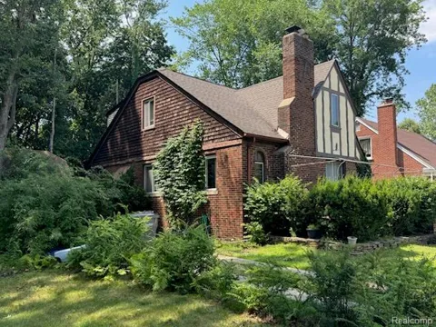 426 S Waverly Street S