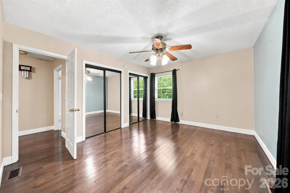 4662 Granada Hills Drive Granite Falls, NC 28630