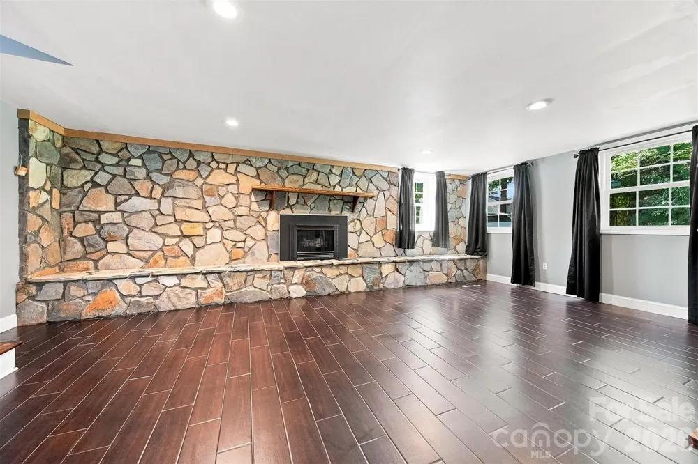 4662 Granada Hills Drive Granite Falls, NC 28630