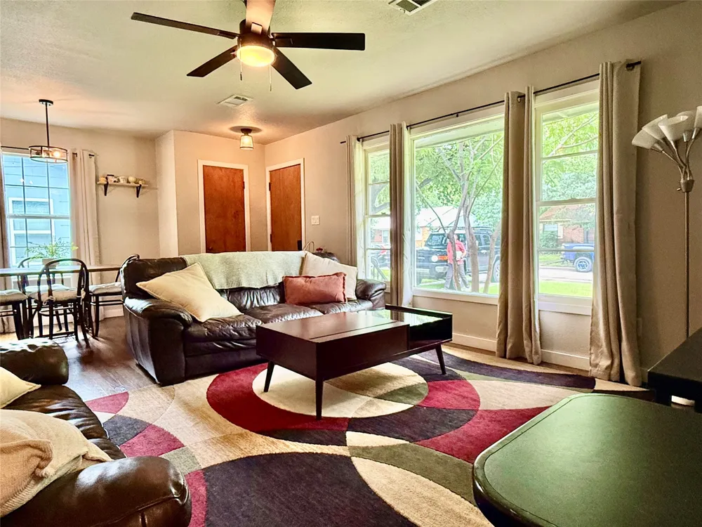 1009 Denton Street Denton, TX 76201