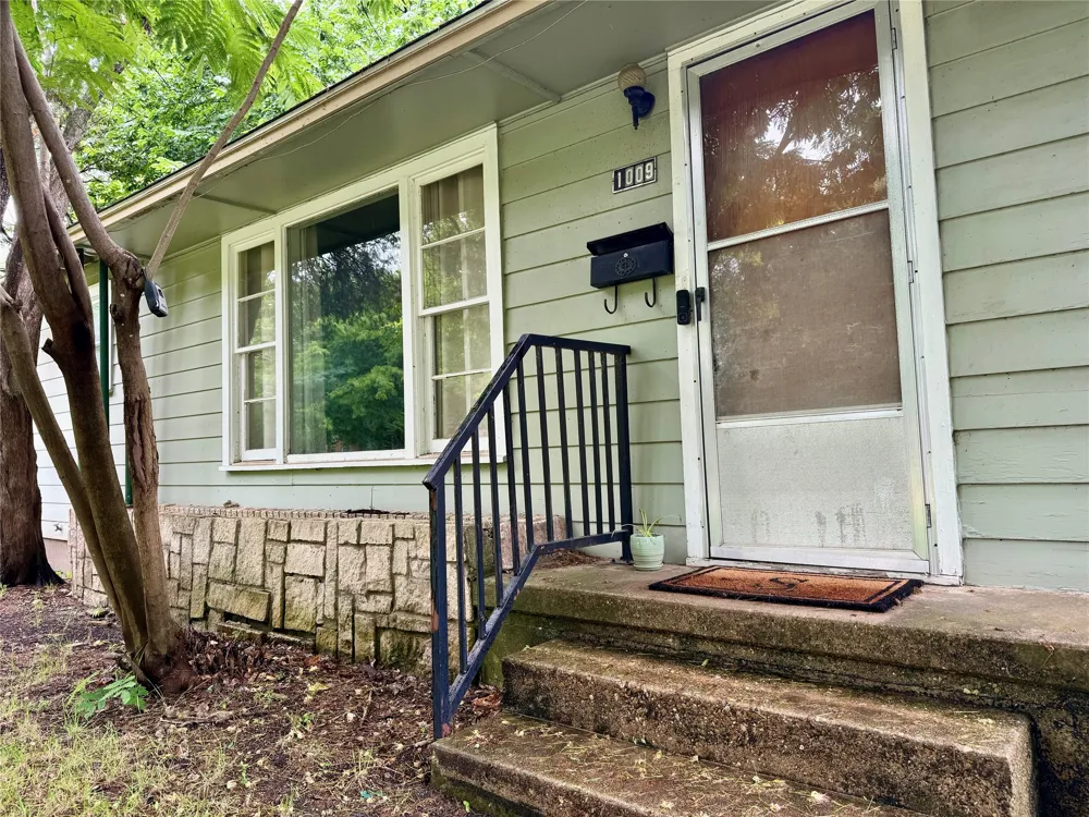 1009 Denton Street Denton, TX 76201
