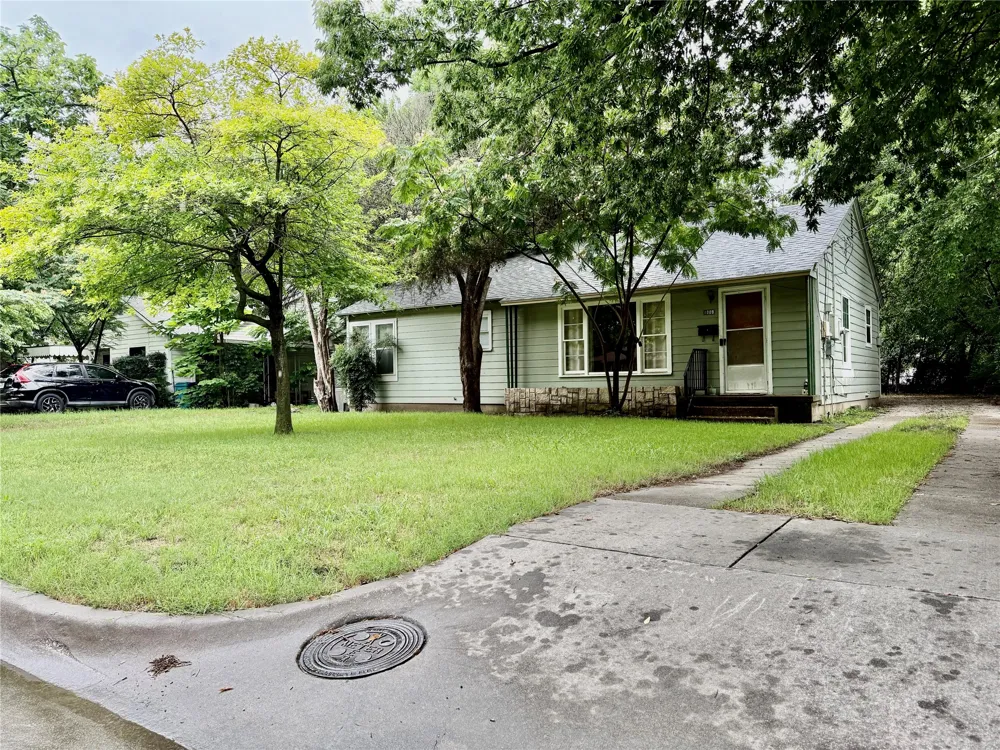 1009 Denton Street Denton, TX 76201