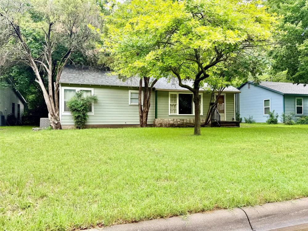 1009 Denton Street Denton, TX 76201