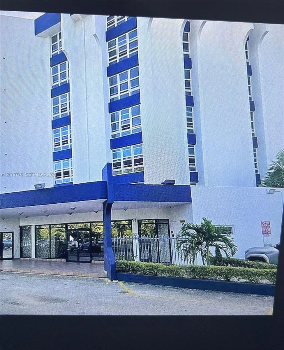 9682 Fontainebleau Blvd #103 Miami, FL 33172