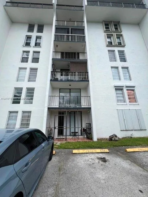 9682 Fontainebleau Blvd #103 Miami, FL 33172