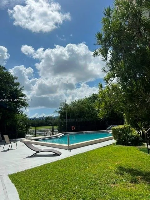 9682 Fontainebleau Blvd #103 Miami, FL 33172