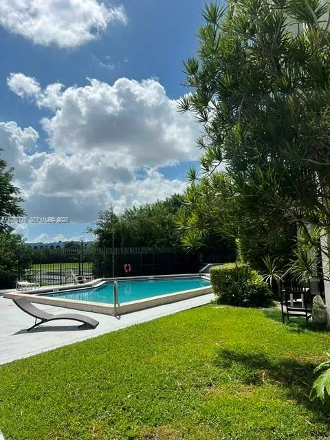 9682 Fontainebleau Blvd #103 Miami, FL 33172