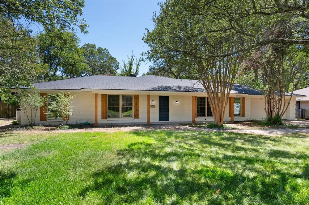 1003 Woodcastle Drive Corsicana, TX 75110