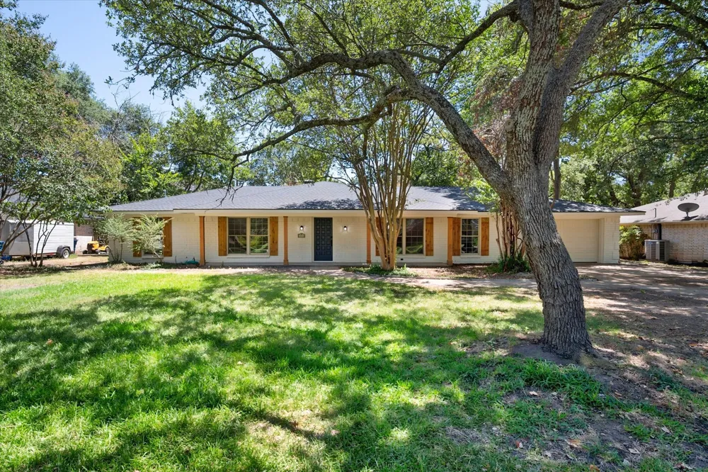 1003 Woodcastle Drive Corsicana, TX 75110