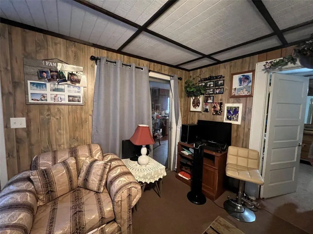 206 S Cottonwood Street Crockett, TX 75835