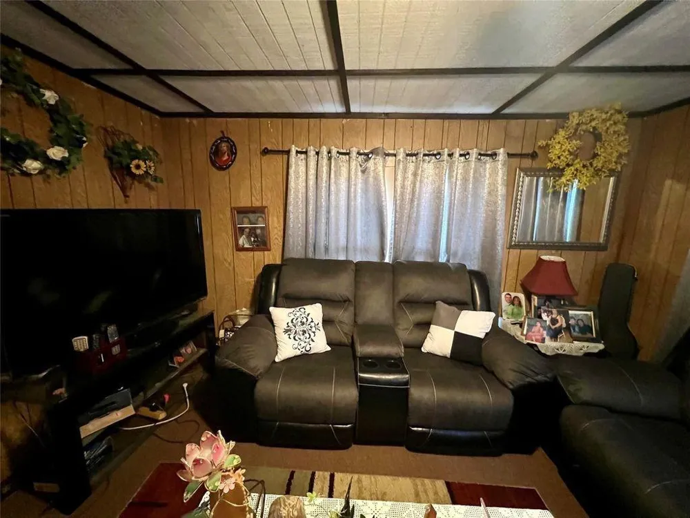 206 S Cottonwood Street Crockett, TX 75835