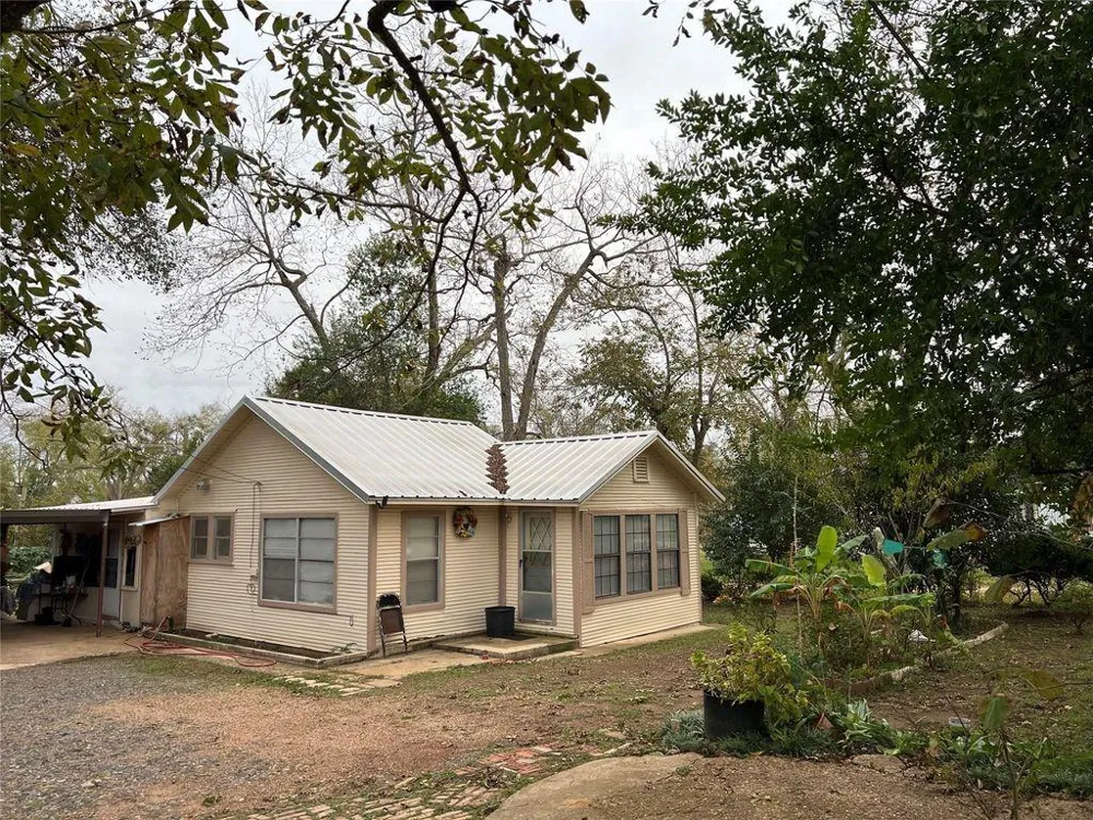 206 S Cottonwood Street Crockett, TX 75835