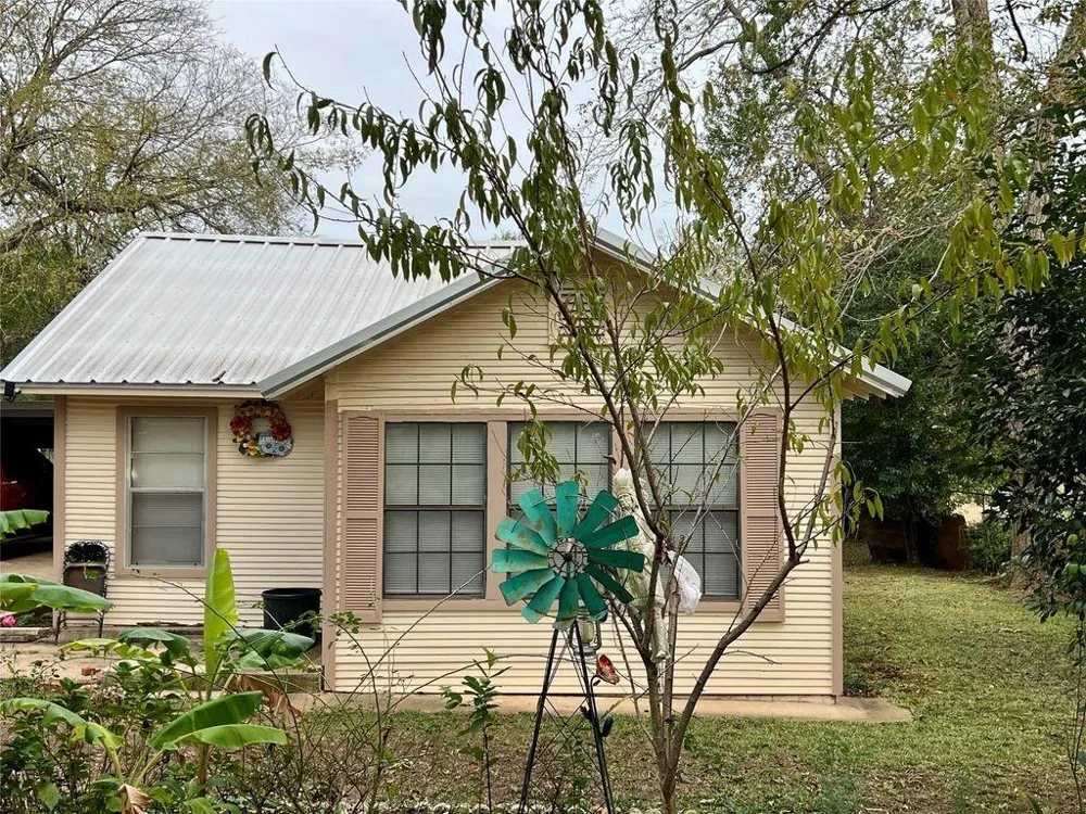 206 S Cottonwood Street Crockett, TX 75835