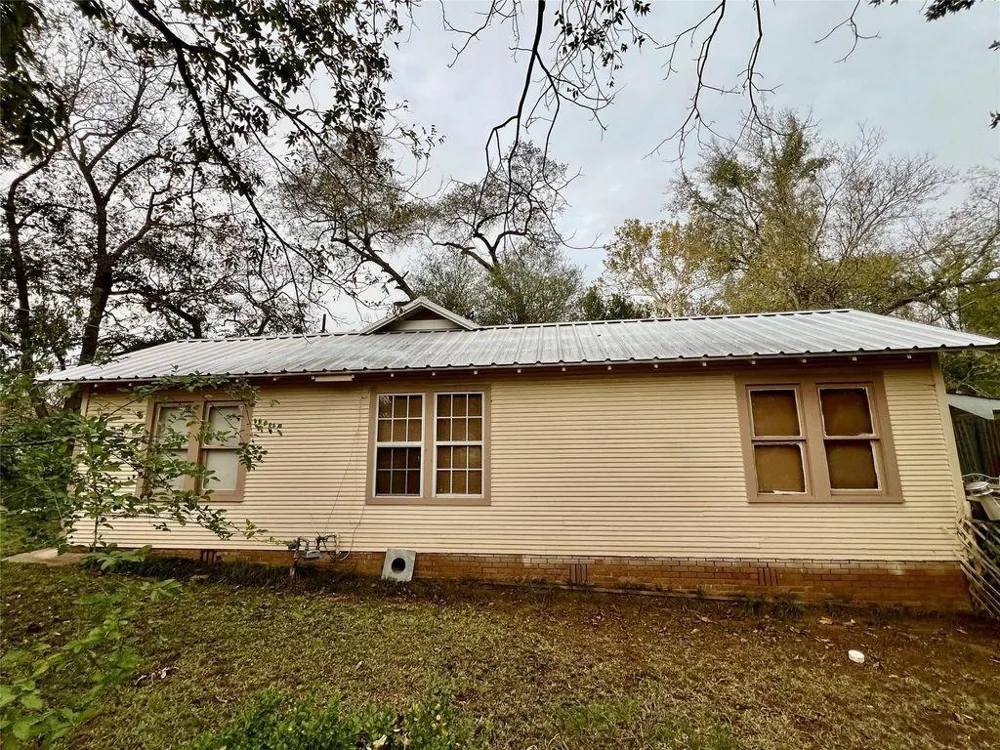 206 S Cottonwood Street Crockett, TX 75835