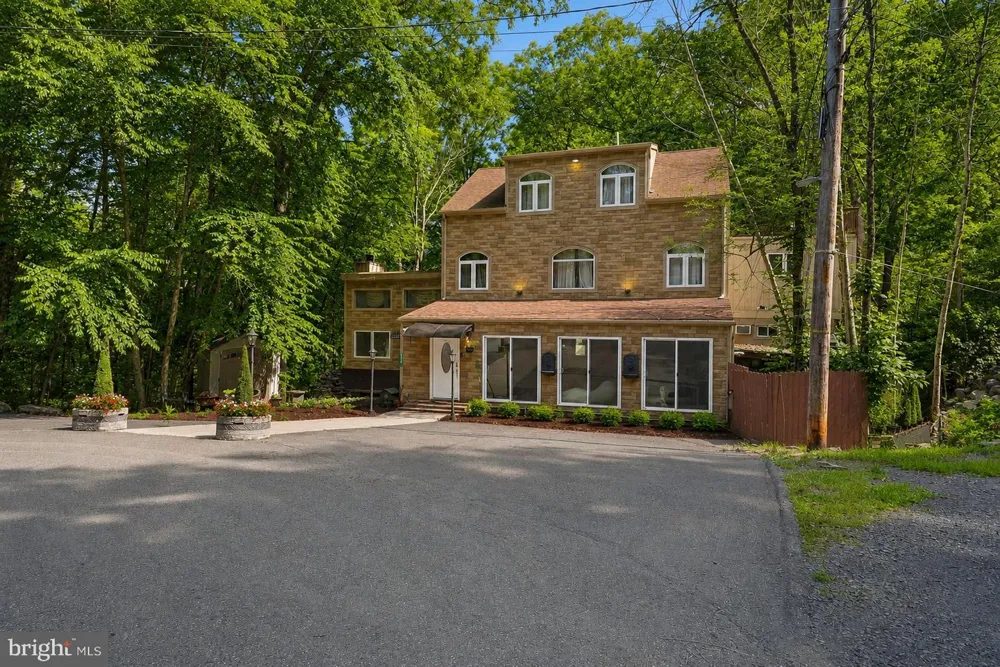 3130 DELAWARE CIRCLE Bushkill, PA 18324