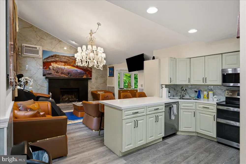 3130 DELAWARE CIRCLE Bushkill, PA 18324