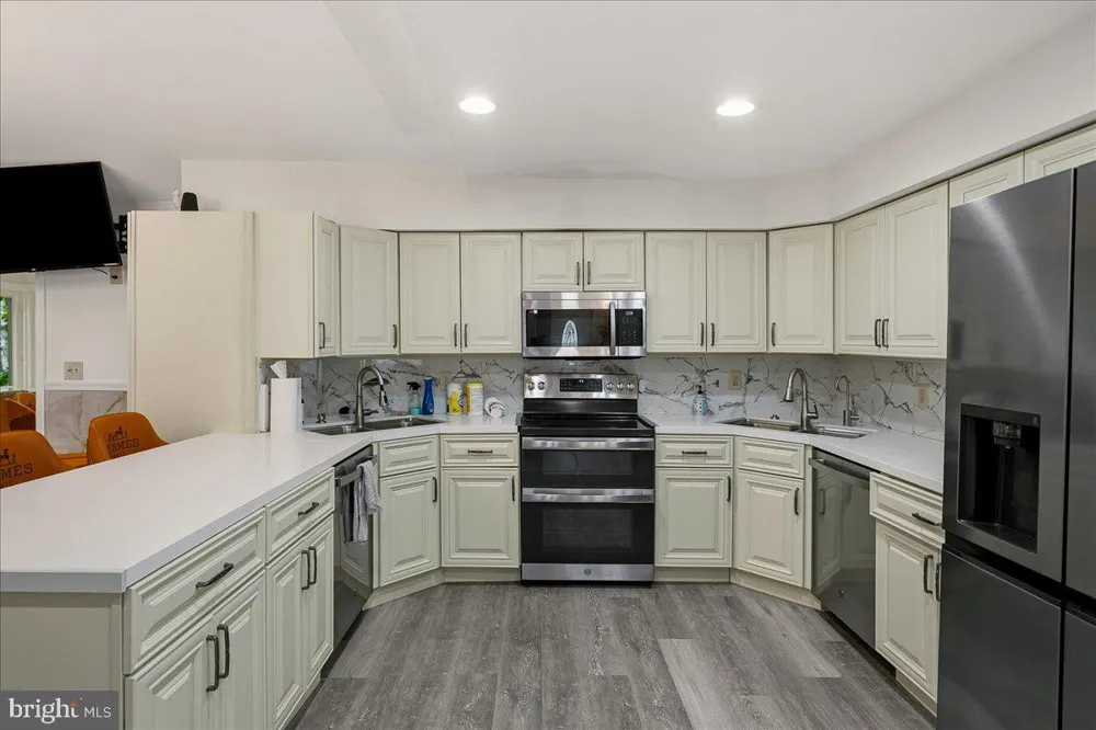 3130 DELAWARE CIRCLE Bushkill, PA 18324