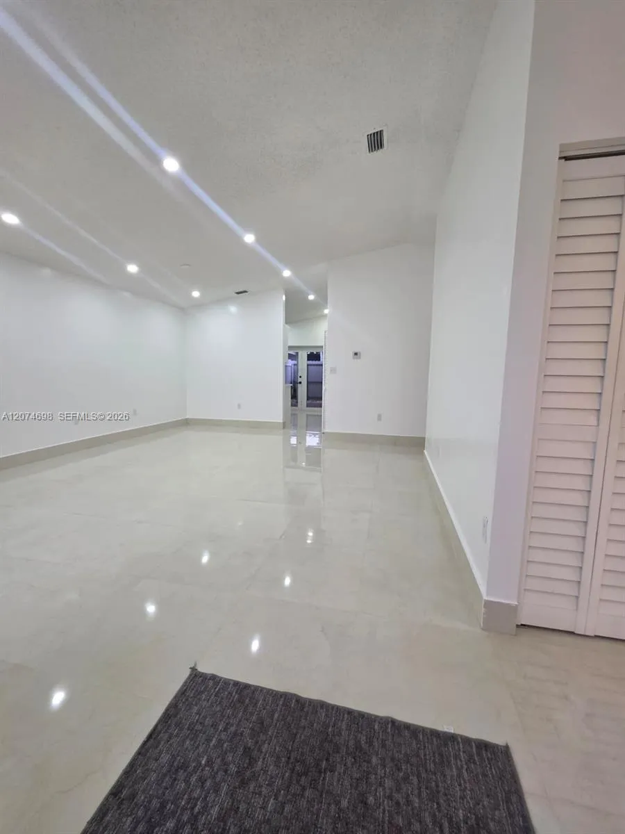 7001 W 35th Ave #175 Hialeah, FL 33018