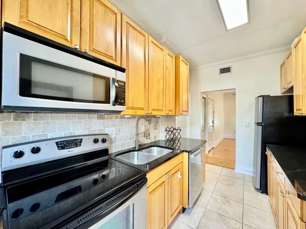 2117 W DEKLE AVENUE #D1 Tampa, FL 33606