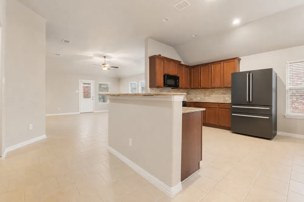 620 Swift Current Drive Crowley, TX 76036