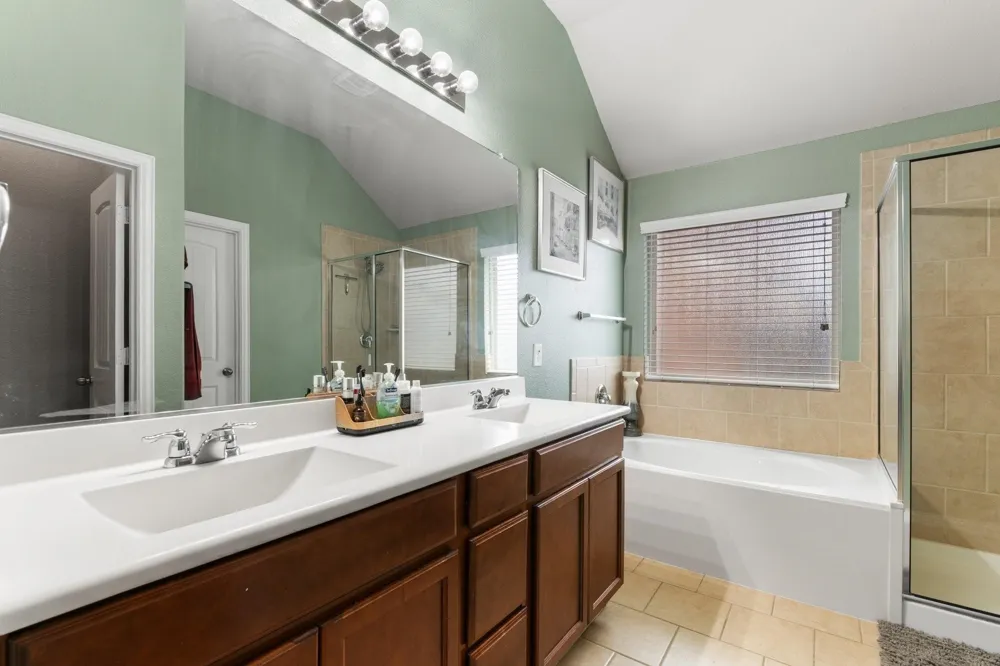 620 Swift Current Drive Crowley, TX 76036