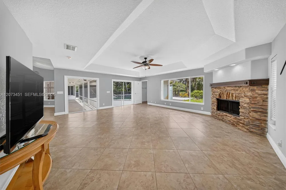 1215 Stallion Dr Loxahatchee, FL 33470