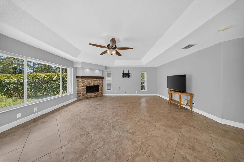 1215 Stallion Dr Loxahatchee, FL 33470