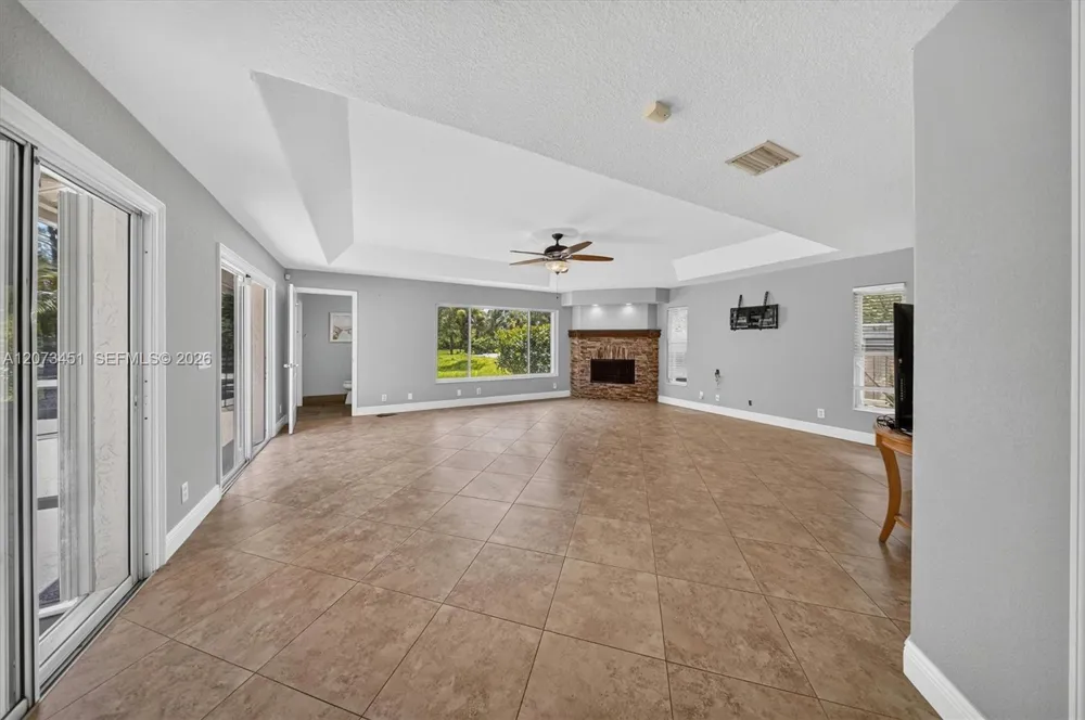 1215 Stallion Dr Loxahatchee, FL 33470