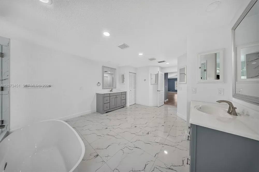 1215 Stallion Dr Loxahatchee, FL 33470