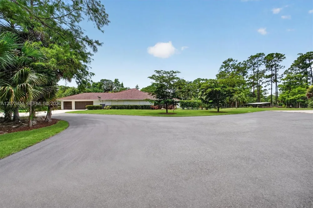 1215 Stallion Dr Loxahatchee, FL 33470