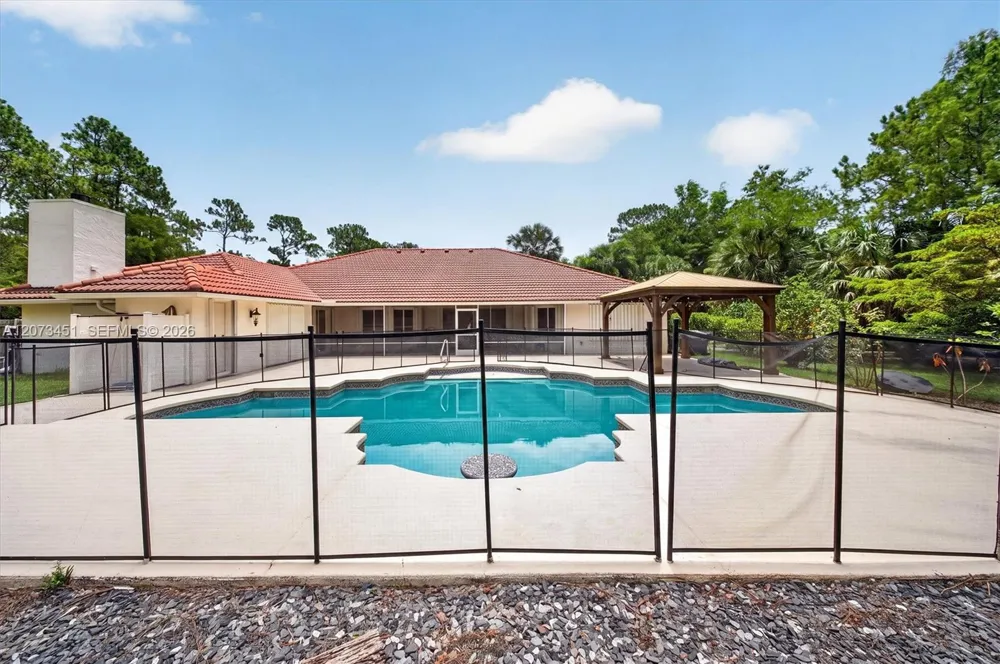 1215 Stallion Dr Loxahatchee, FL 33470