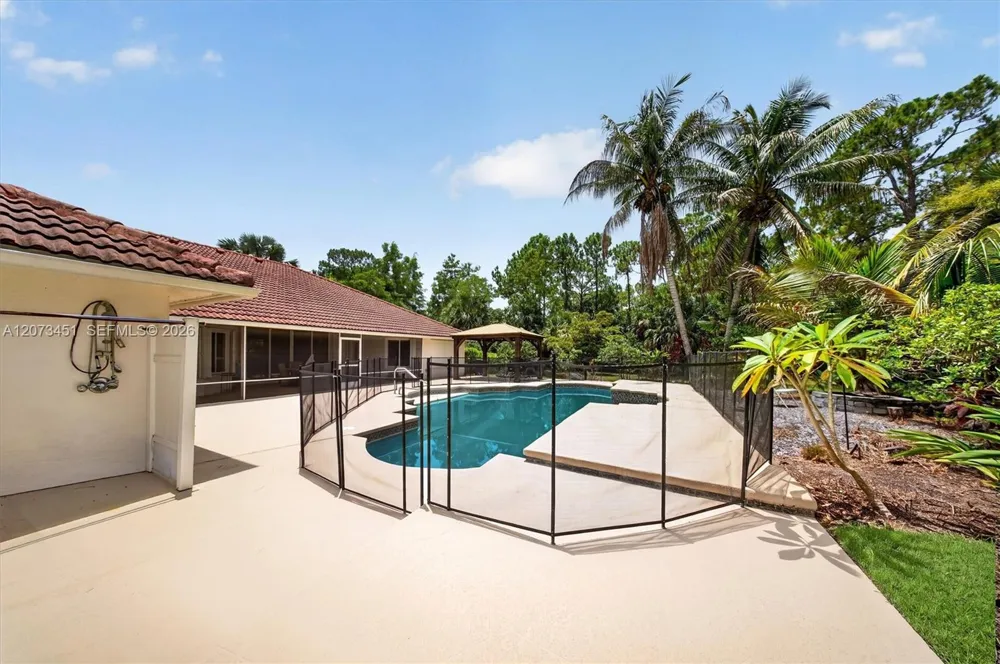 1215 Stallion Dr Loxahatchee, FL 33470
