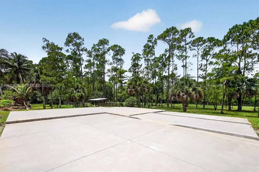 1215 Stallion Dr Loxahatchee, FL 33470