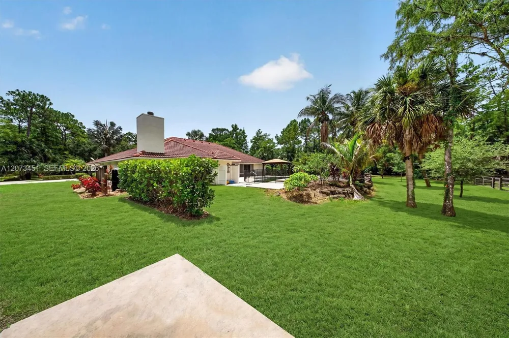 1215 Stallion Dr Loxahatchee, FL 33470