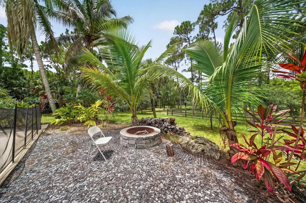 1215 Stallion Dr Loxahatchee, FL 33470