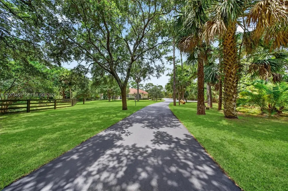 1215 Stallion Dr Loxahatchee, FL 33470