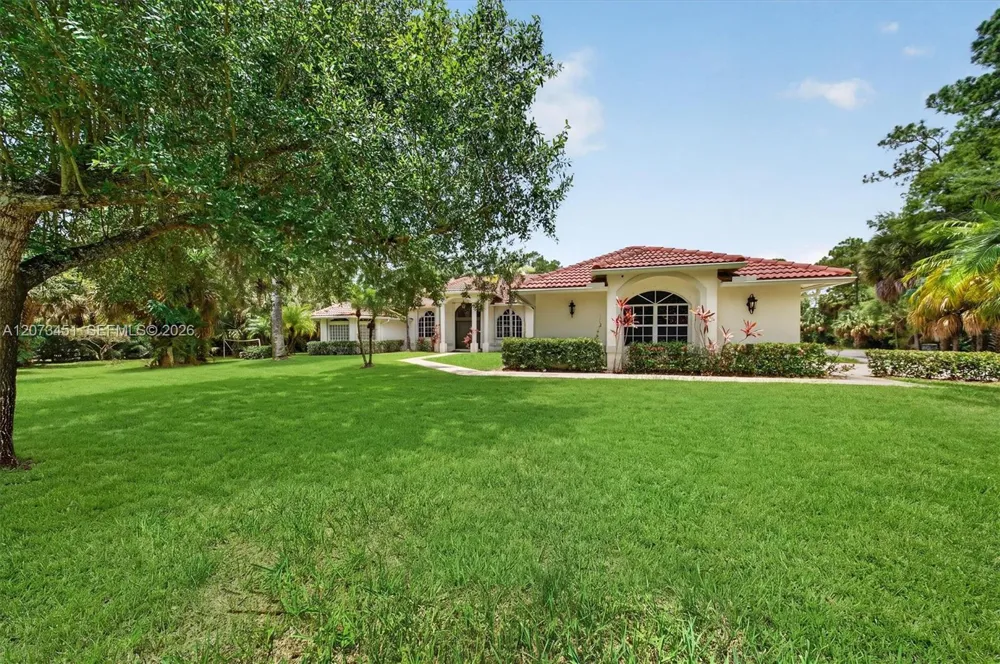 1215 Stallion Dr Loxahatchee, FL 33470