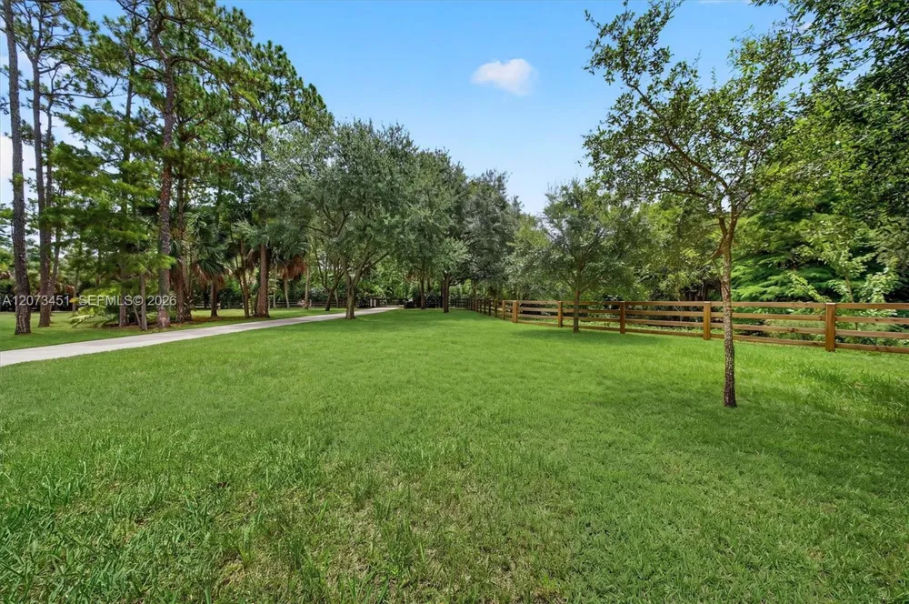 1215 Stallion Dr Loxahatchee, FL 33470