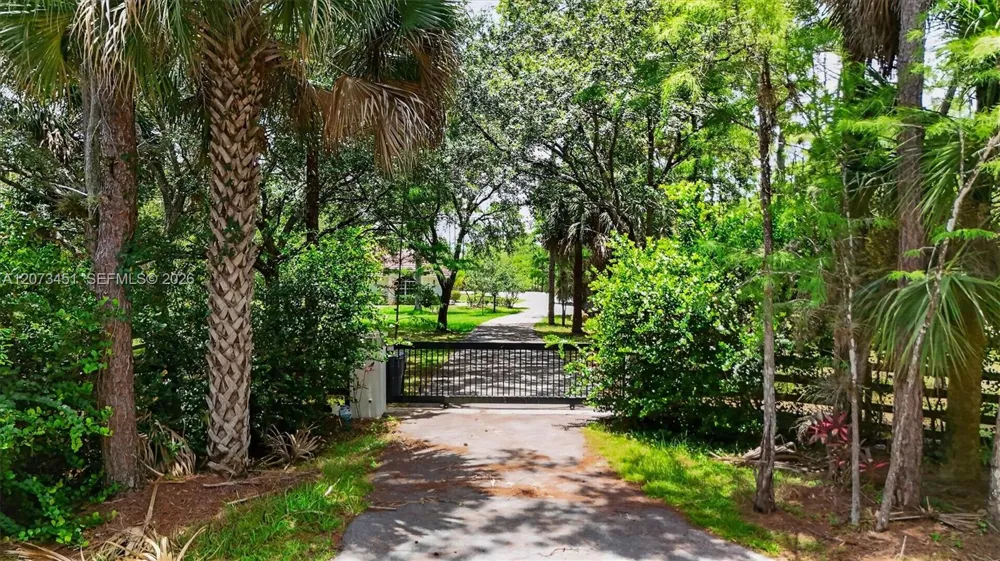 1215 Stallion Dr Loxahatchee, FL 33470