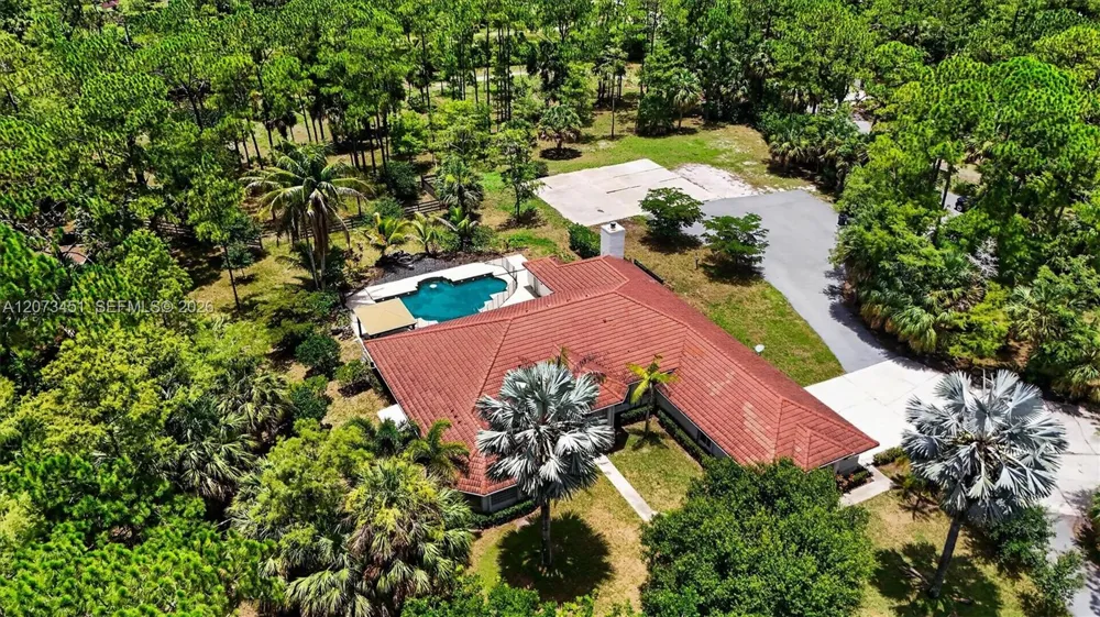 1215 Stallion Dr Loxahatchee, FL 33470