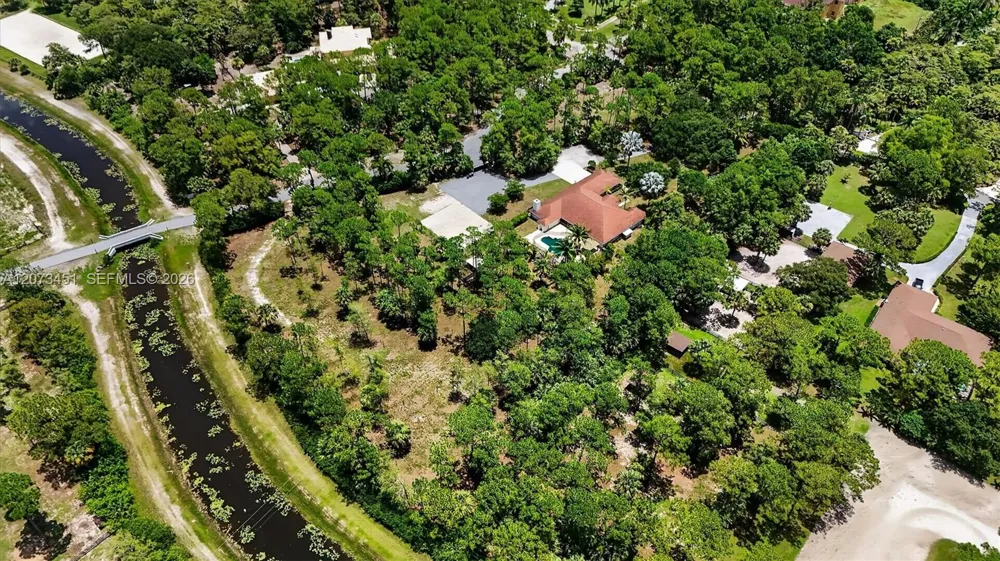 1215 Stallion Dr Loxahatchee, FL 33470