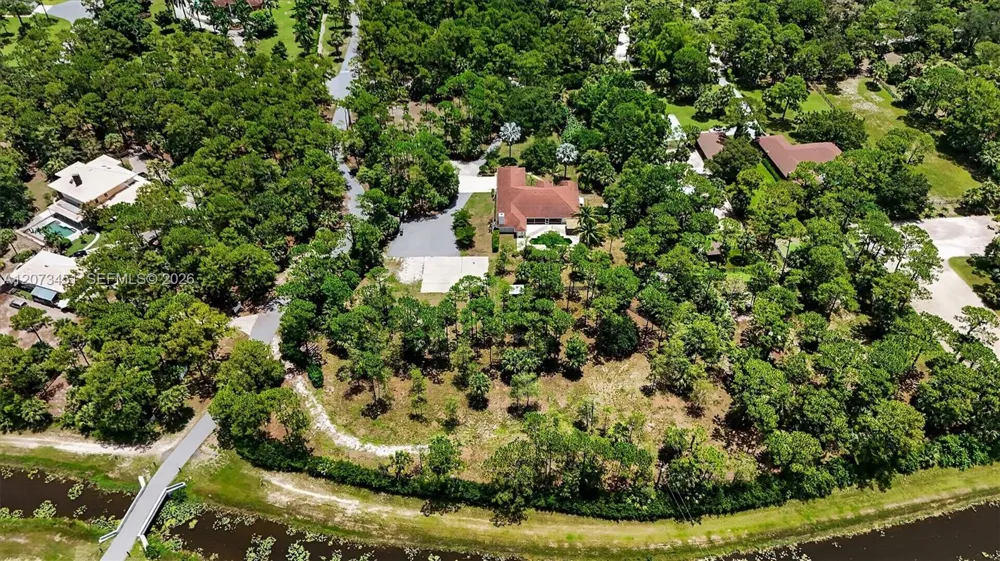 1215 Stallion Dr Loxahatchee, FL 33470