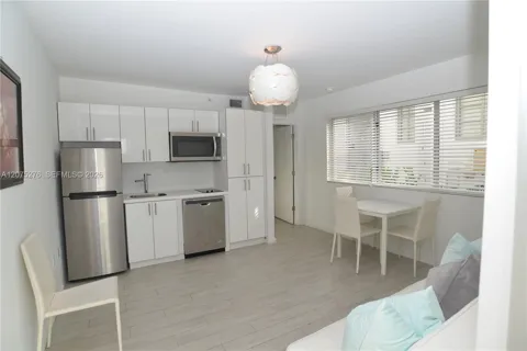 1601 Meridian Ave #101