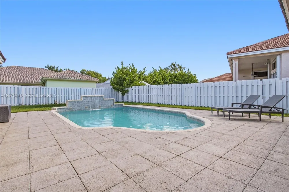609 Verona Pl Weston, FL 33326
