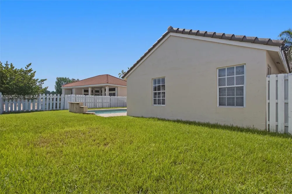 609 Verona Pl Weston, FL 33326