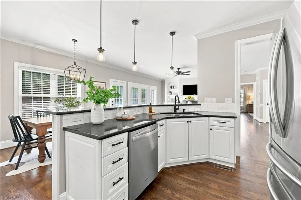 4701 Pebble Lake Drive Pfafftown, NC 27040